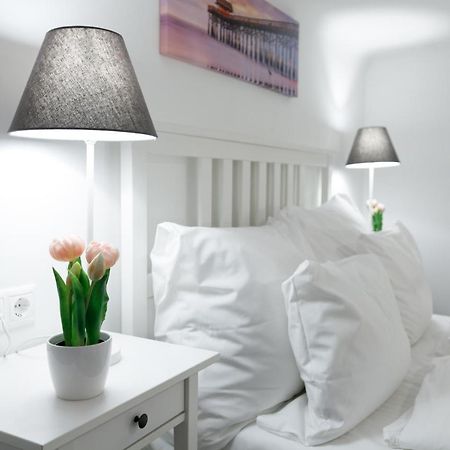 Sleek Minimalist Studio At Inner City Budapest Ngoại thất bức ảnh