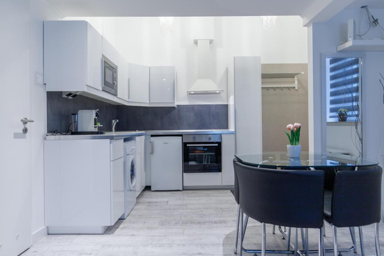 Sleek Minimalist Studio At Inner City Budapest Ngoại thất bức ảnh
