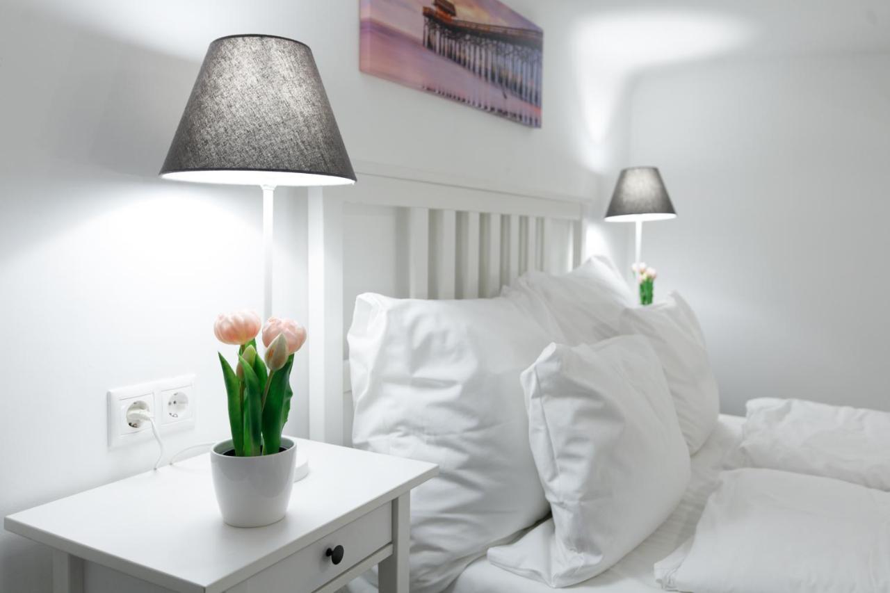 Sleek Minimalist Studio At Inner City Budapest Ngoại thất bức ảnh