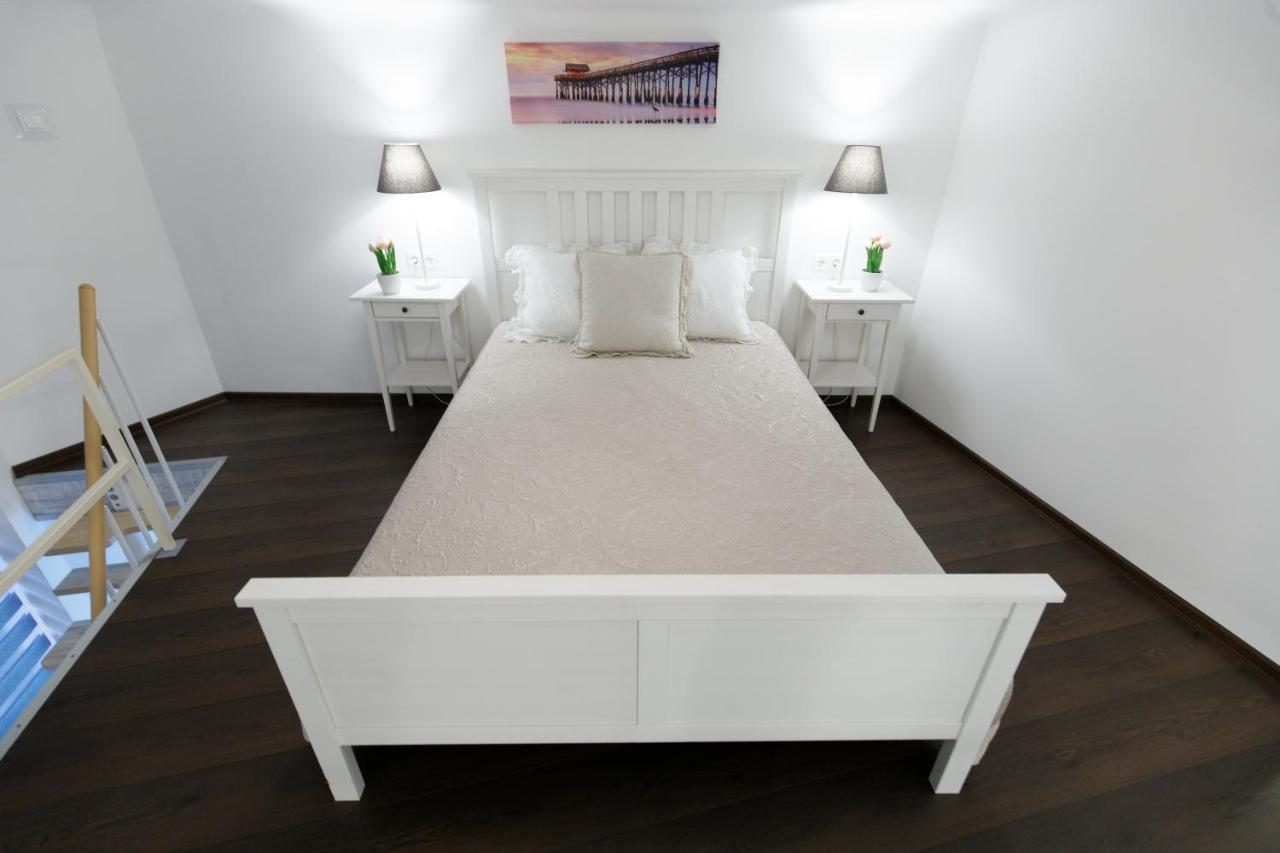 Sleek Minimalist Studio At Inner City Budapest Ngoại thất bức ảnh