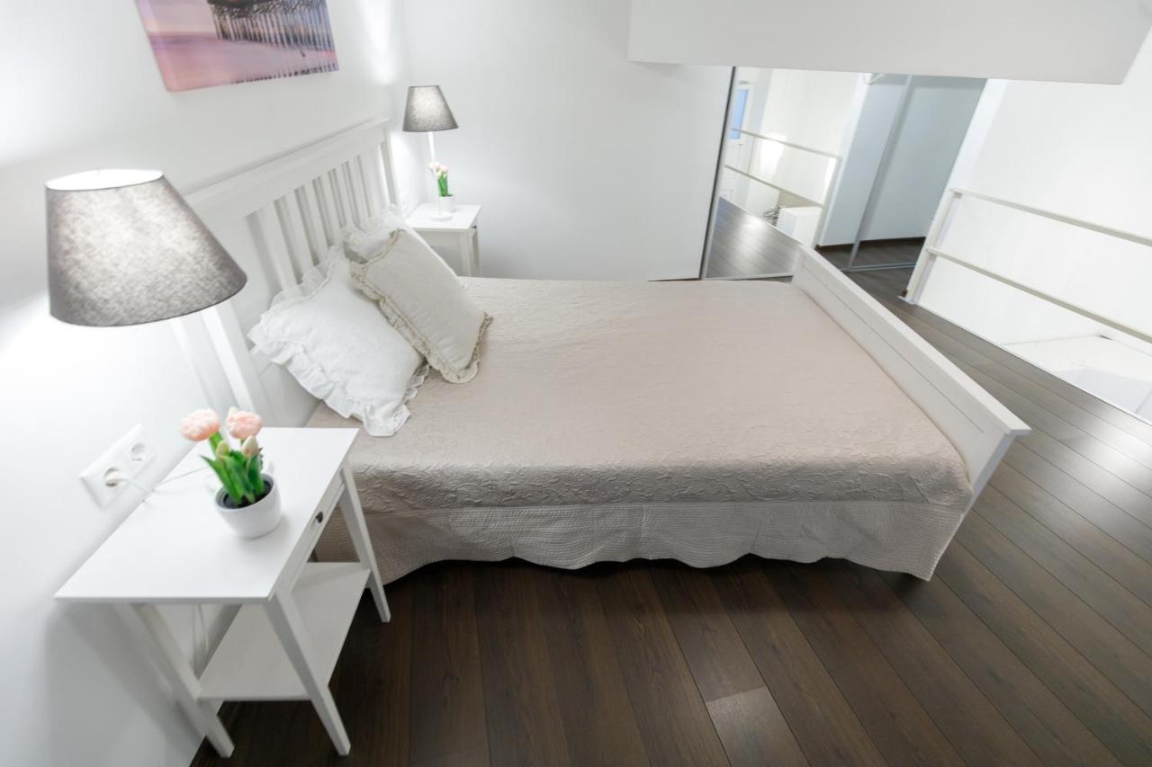 Sleek Minimalist Studio At Inner City Budapest Ngoại thất bức ảnh