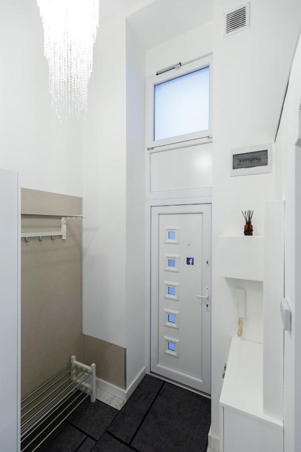 Sleek Minimalist Studio At Inner City Budapest Ngoại thất bức ảnh