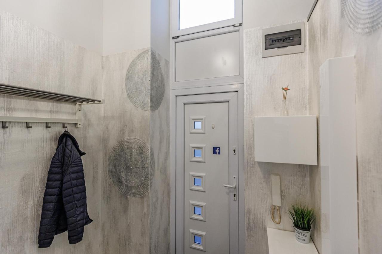 Sleek Minimalist Studio At Inner City Budapest Ngoại thất bức ảnh