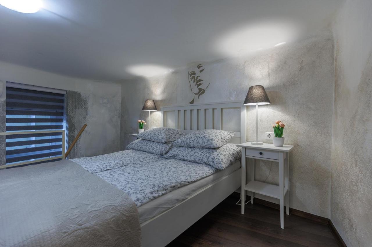 Sleek Minimalist Studio At Inner City Budapest Ngoại thất bức ảnh
