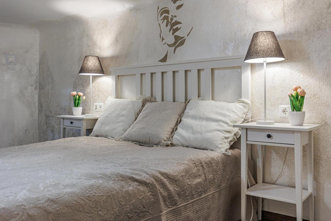 Sleek Minimalist Studio At Inner City Budapest Ngoại thất bức ảnh