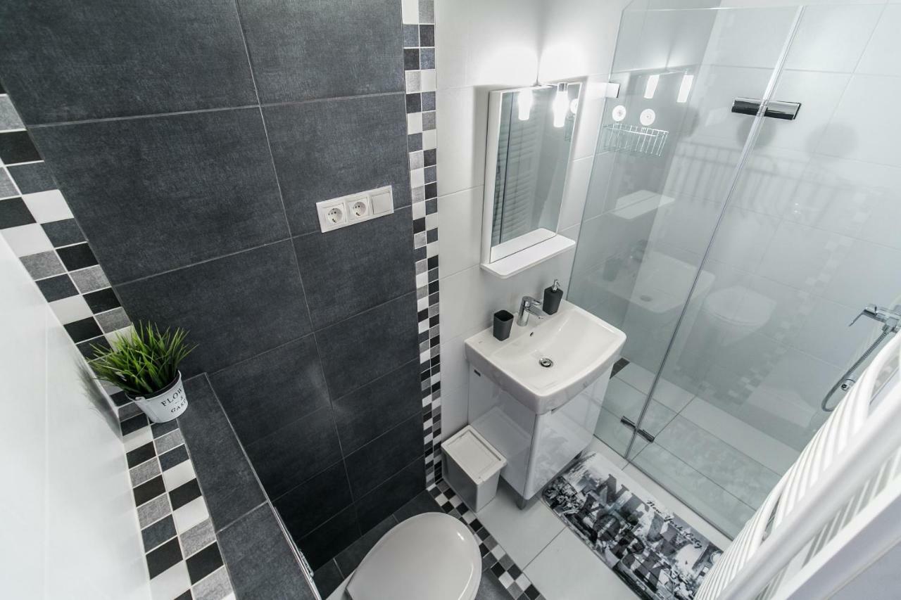 Sleek Minimalist Studio At Inner City Budapest Ngoại thất bức ảnh