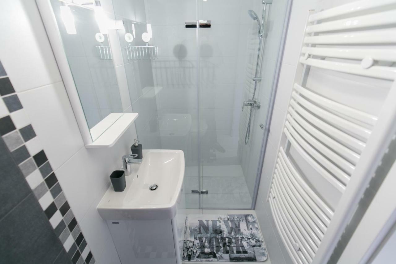Sleek Minimalist Studio At Inner City Budapest Ngoại thất bức ảnh