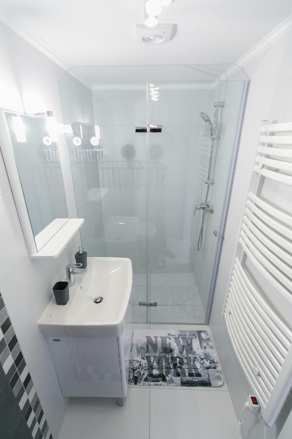 Sleek Minimalist Studio At Inner City Budapest Ngoại thất bức ảnh